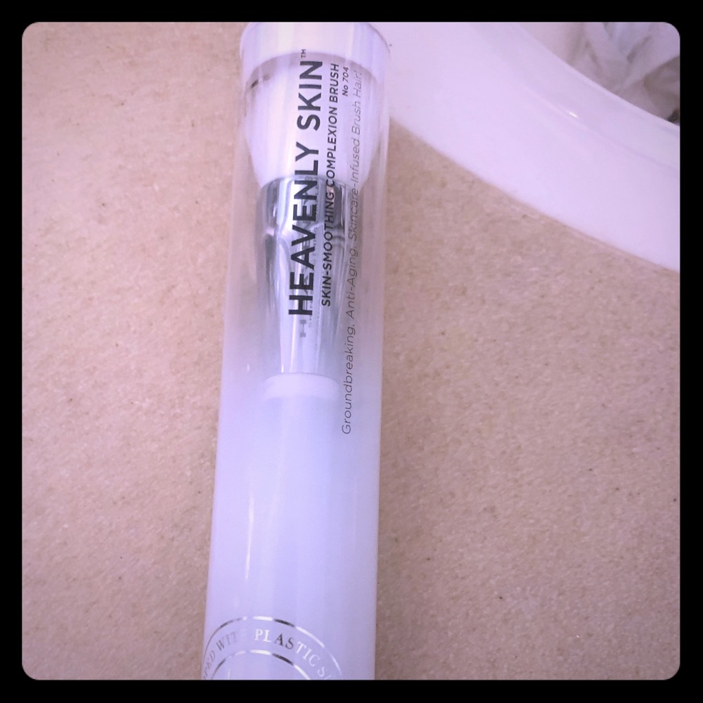 It cosmetics heavenly foundation brush